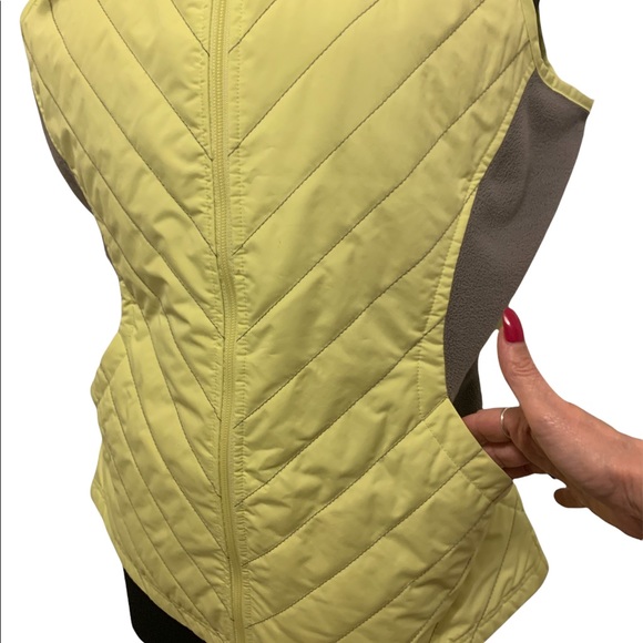 5 for $30. Columbia Vest - Picture 5 of 12